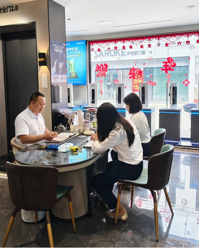 王力门业 | 震惊！南宁经销商兰丽：一樘防盗门竟卖2.68万，背后秘诀大揭秘！