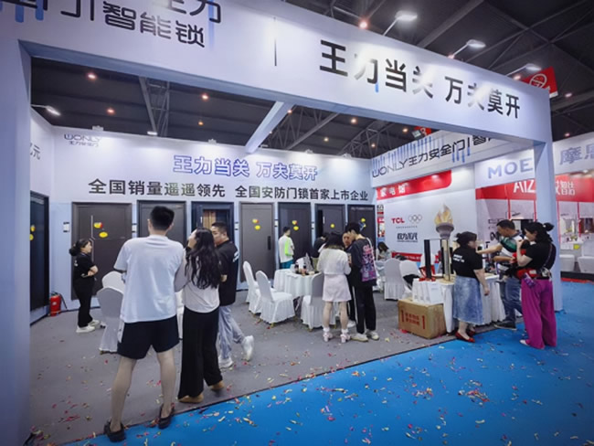 王力门业 | 成都经销商廖芳霞：抖音直播“掘金”8.7万，门锁行业线上突围新典范！