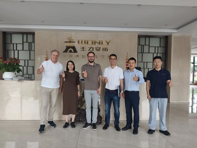 王力门业 | 波兰客商考察团走进王力：深化跨国合作，共拓智能安防未来